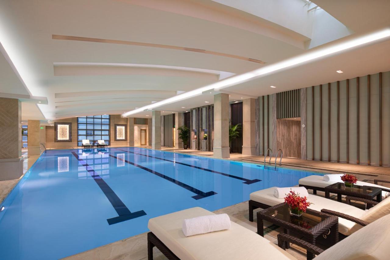 Crowne Plaza Shanghai Nanjing Road By Ihg Екстериор снимка The pool at the spa