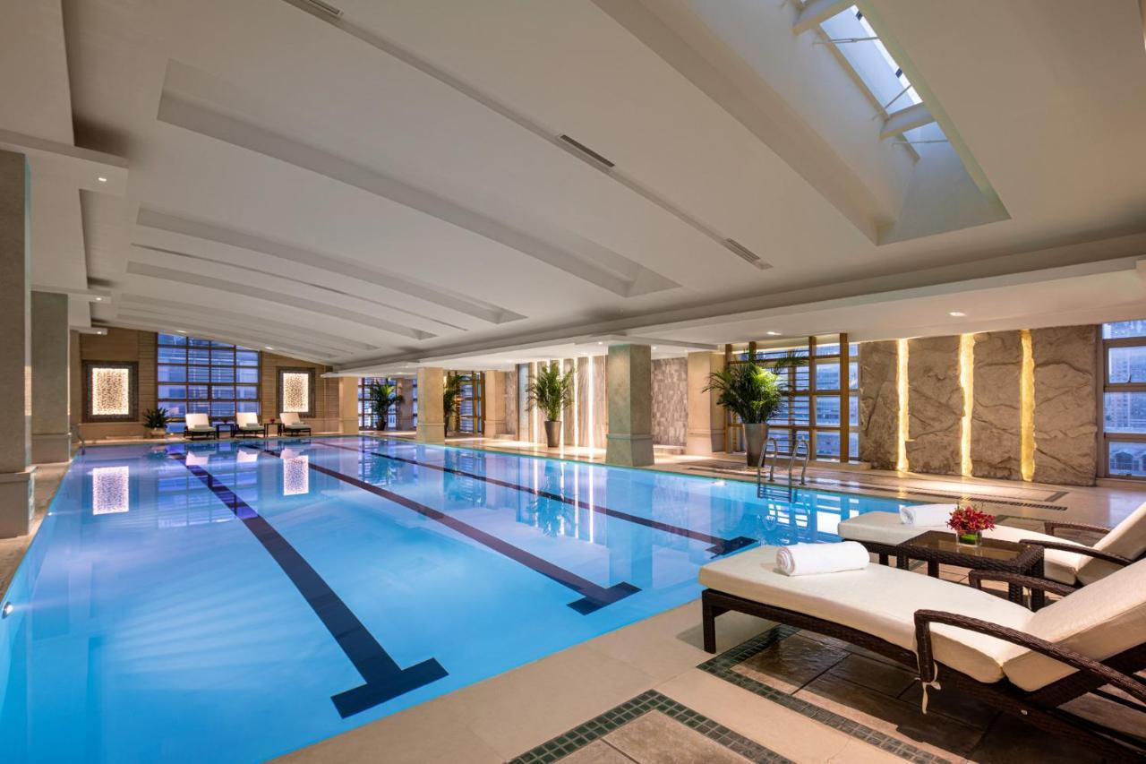 Crowne Plaza Shanghai Nanjing Road By Ihg Екстериор снимка The pool at the Mandarin Oriental, Beijing