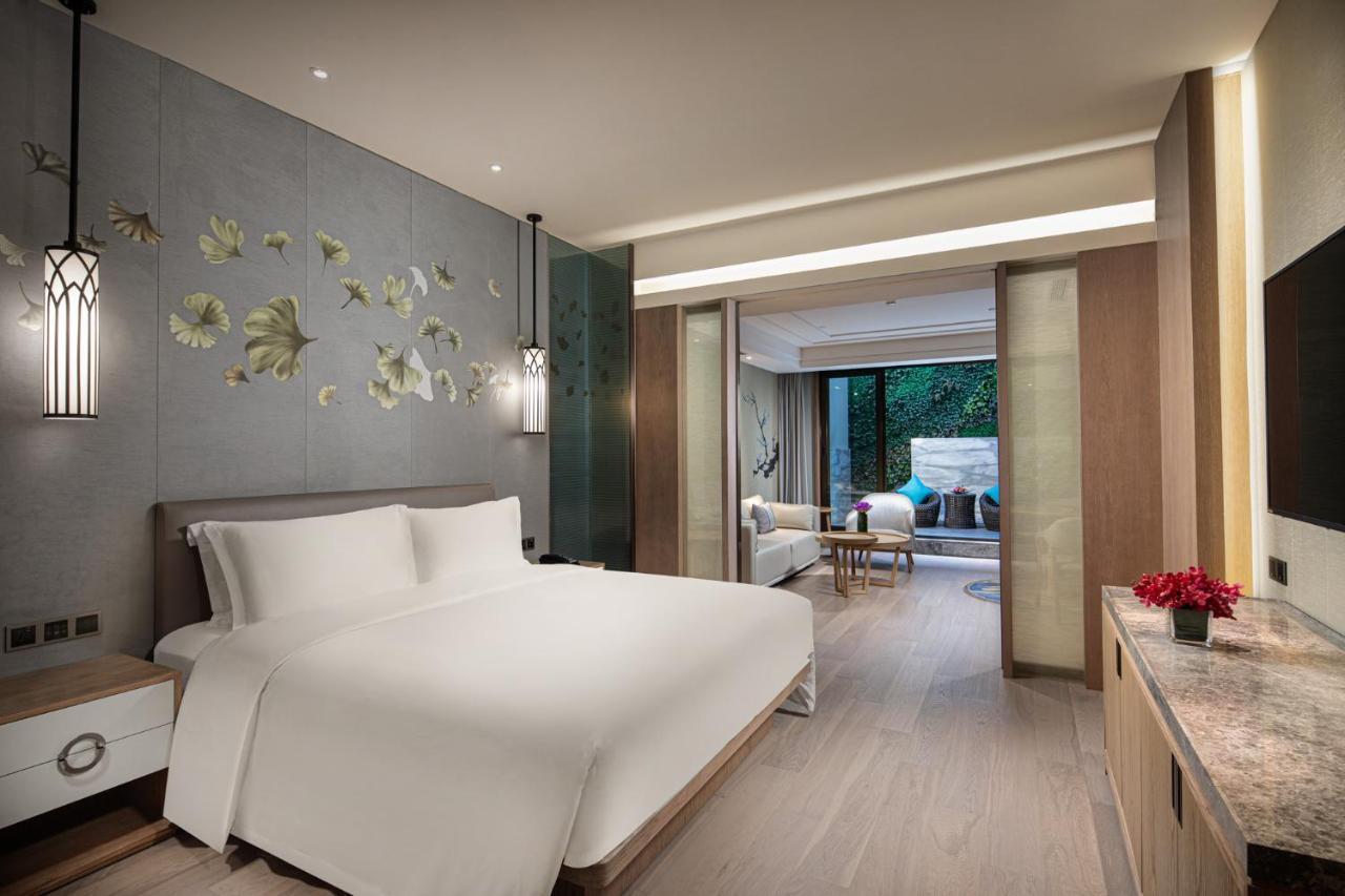Crowne Plaza Shanghai Nanjing Road By Ihg Екстериор снимка Deluxe Suite
