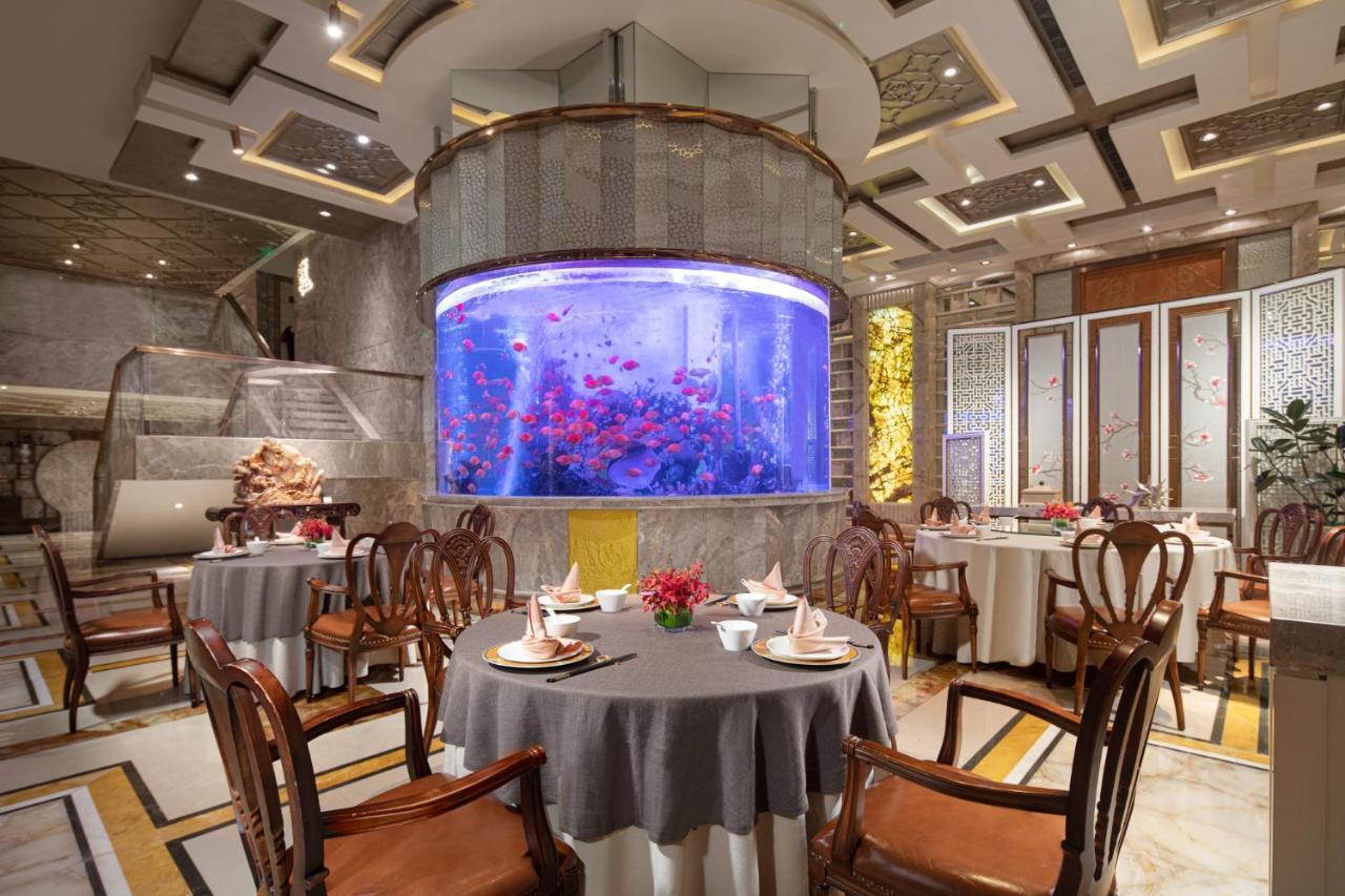 Crowne Plaza Shanghai Nanjing Road By Ihg Екстериор снимка Interior of the restaurant