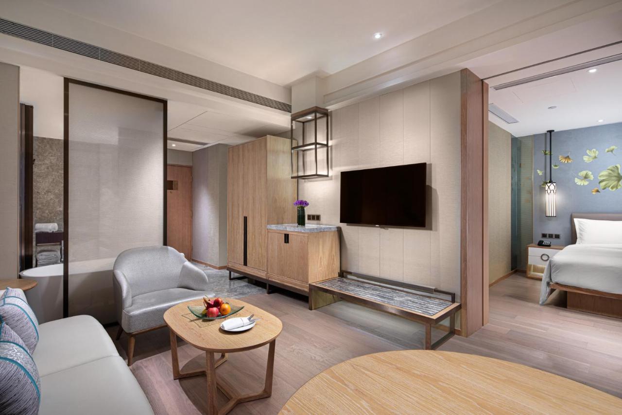 Crowne Plaza Shanghai Nanjing Road By Ihg Екстериор снимка Deluxe Suite