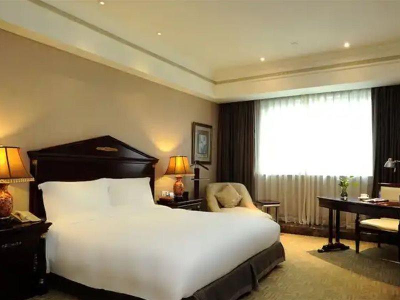 Crowne Plaza Shanghai Nanjing Road By Ihg Екстериор снимка A room at the hotel