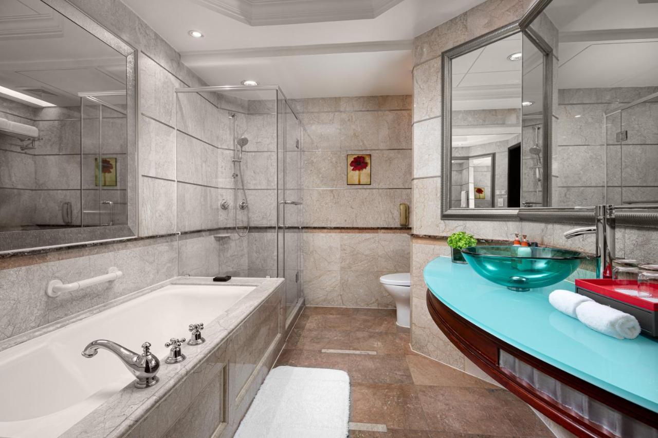 Crowne Plaza Shanghai Nanjing Road By Ihg Екстериор снимка Bathroom
