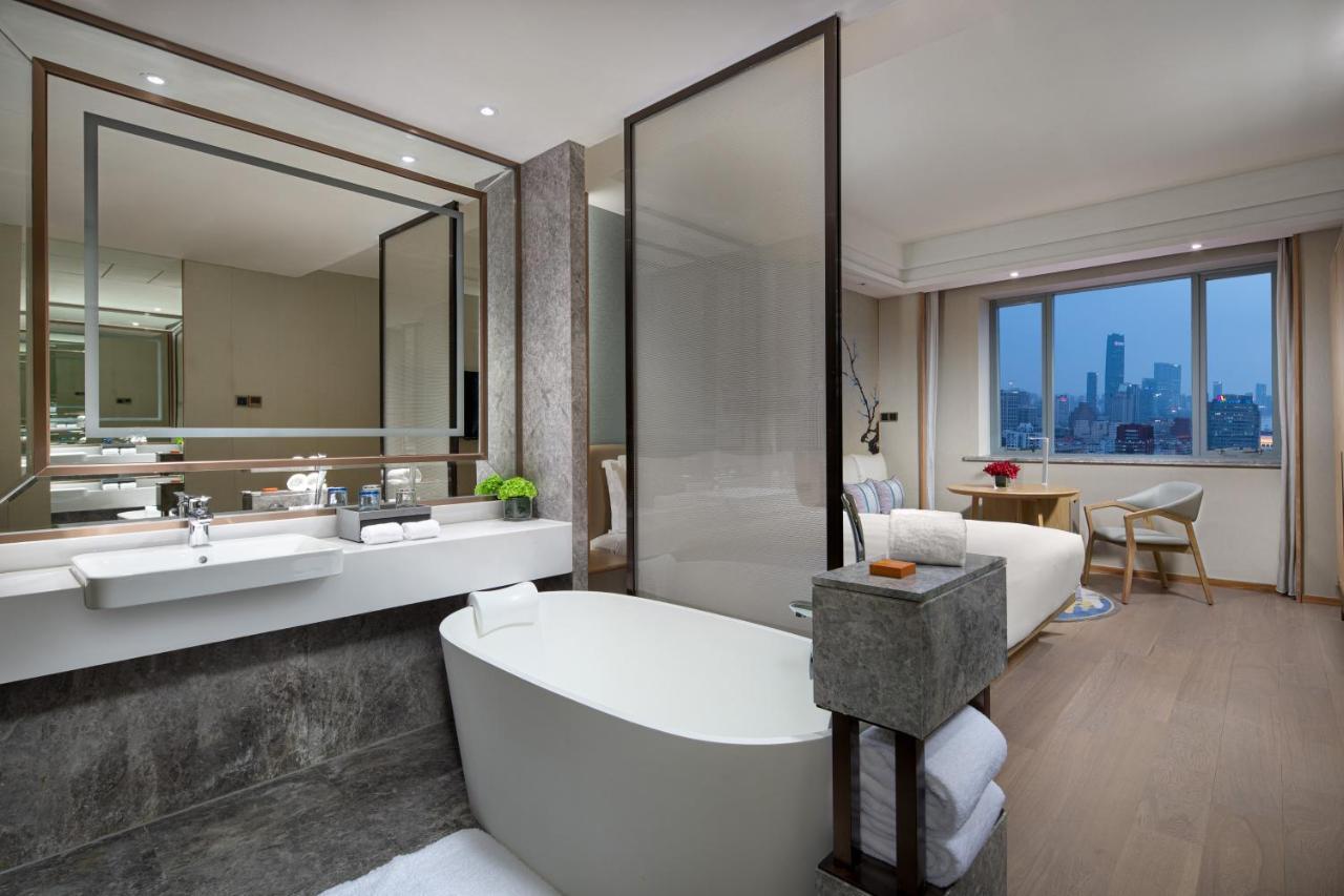 Crowne Plaza Shanghai Nanjing Road By Ihg Екстериор снимка Deluxe Suite