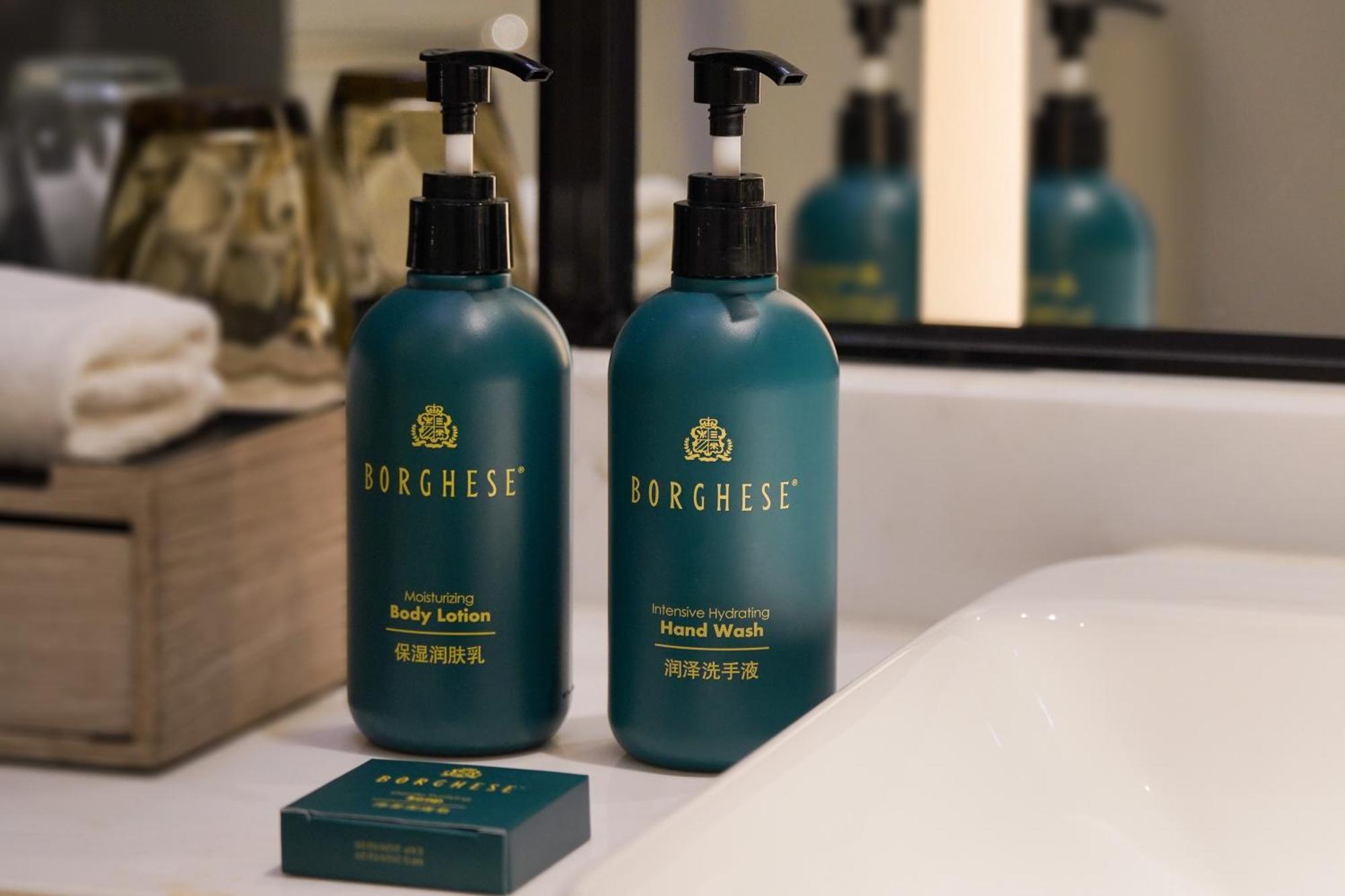 Crowne Plaza Shanghai Nanjing Road By Ihg Екстериор снимка Borghese products